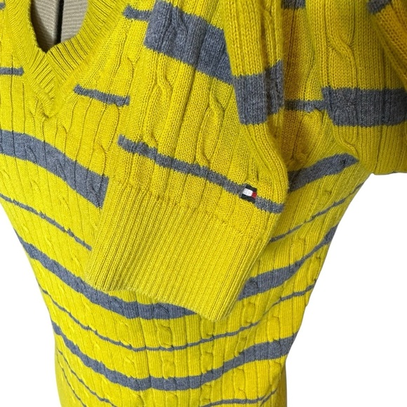 Tommy Hilfiger Women’s yellow & gray cable knit long sleeve top - Picture 7 of 9